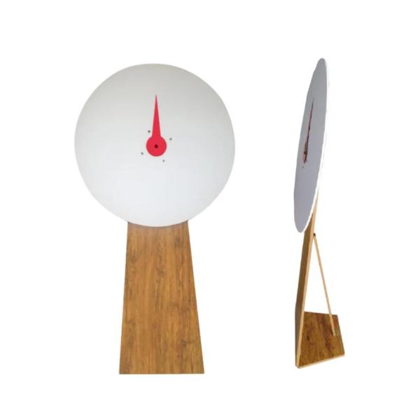 Floor-Standing Spinning Wheel